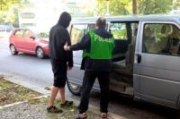 In Lichtenberg wurde am Morgen ein Mann zur ekennungsdienstlichen Erfassung von Polizeibeamten auf die Dienststelle mitgenommen.