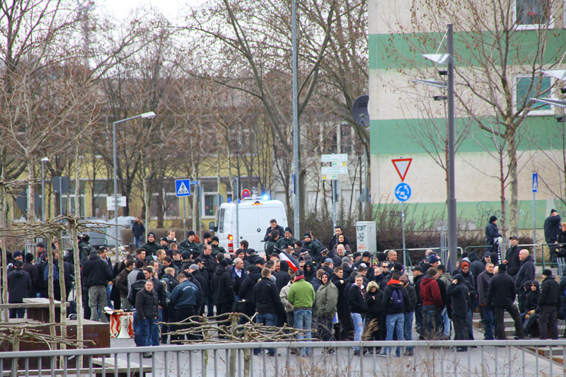 Treffpunkt der Nazis am Westausgang des Hauptbahnhof