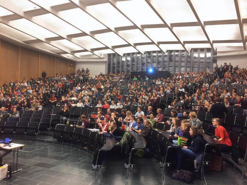 Studierende der Uni Freiburg haben das Audimax im KG II besetzt.