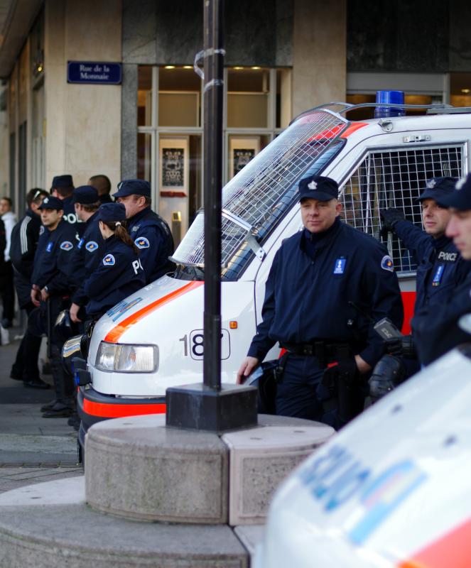 Cops sperren Seitenstraßen