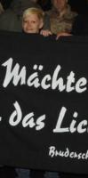 Nazi41_01 trägt Bruderschaft Hessen Transpi