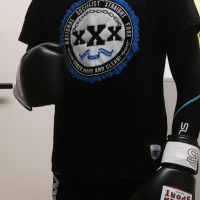 Florian Müller mit "National Socialist Straight Edge"-Pullover beim Kickboxen