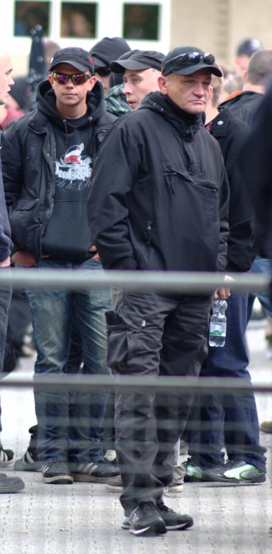 Die Bombenbauerclique am 25.05.2013 beim Naziaufmarsch in Karlsruhe