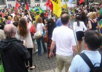 Internationalistisches Tanzen auf dem Marktplatz