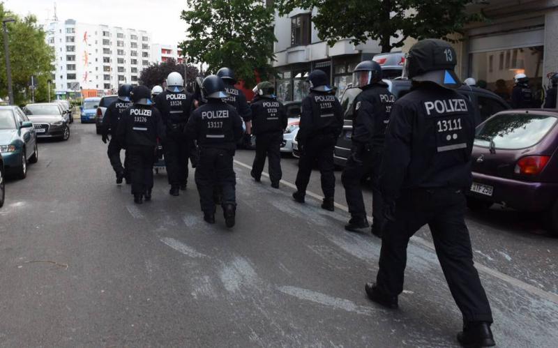 Rigaer Straße: Wieder flogen Flaschen und Steine