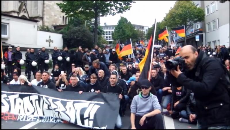 Licht, Kamera und Action! (HoGeSa-Demonstration am 20.09.2015 in Essen)