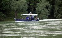 Auf dem Rhein waren am Wochenende Polizeifahrzeuge zu sehen, im Rhein allerdings nicht..