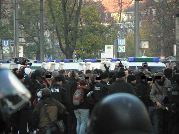 Polizei riegelt Sonnenstraße ab ...