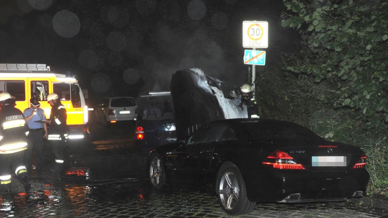 Die Feuerwehr löschte den am Schleswiger Ufer geparkten Wagen