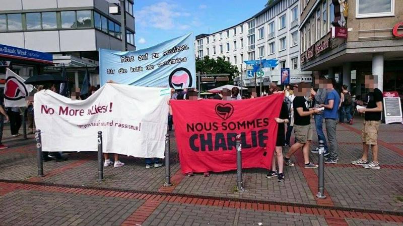 Protest gegen Salafisten am Bochumer Hauptbahnhof.