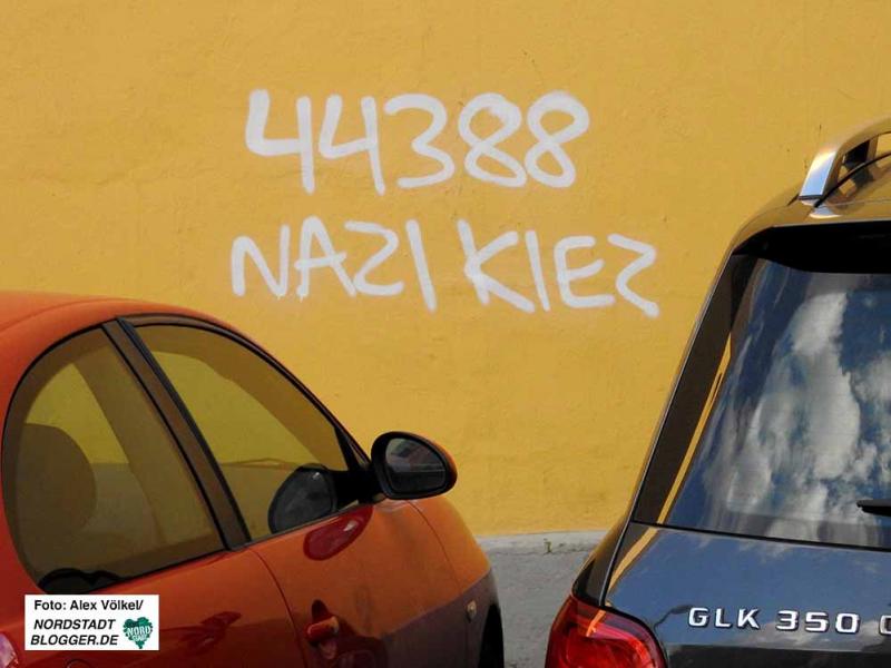 Auch Lütgendortmund reklamieren die Neonazis für sich – an Hauswänden und auf Festen. Foto: Alex Völkel