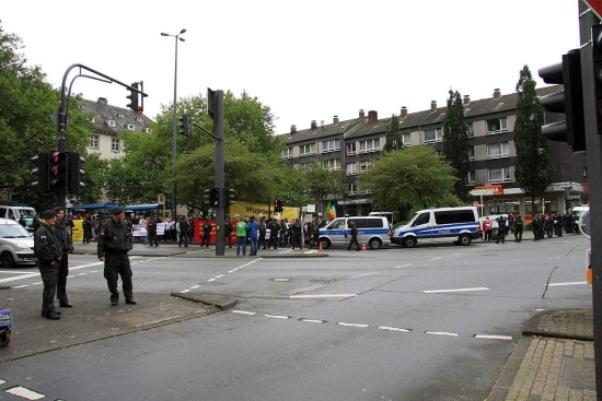 Friedliche Demonstration gegen NPD-Kundgebung