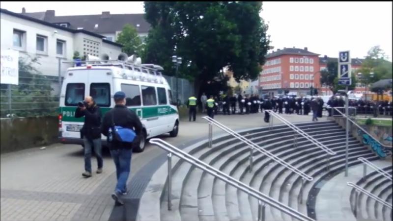 Licht, Kamera und Action! (HoGeSa-Demonstration am 20.09.2015 in Essen)