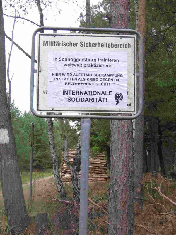 plakatiertes schild