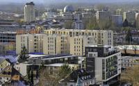 Neues, stark verdichtetes Zentrum an der Berliner Allee: die gelben Westarkaden auf dem Brielmann-Gelände Foto: Thomas Kunz