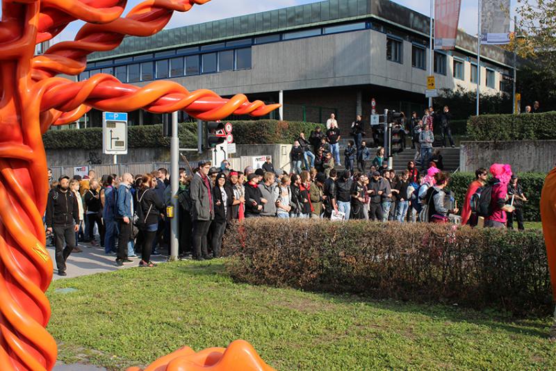 Blockade auf der Route am Charlottenplatz