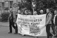 JN-Teilnahme bei NPD Demo 2010 Schwerin. Am Transpi Tino Streif (links), Julia Thomä (2.v.r.) Alf Börm (rechts)