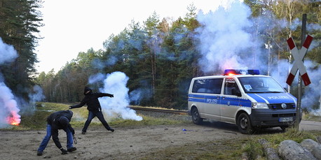 Angriff auf Polizeiauto bei  Metzingen