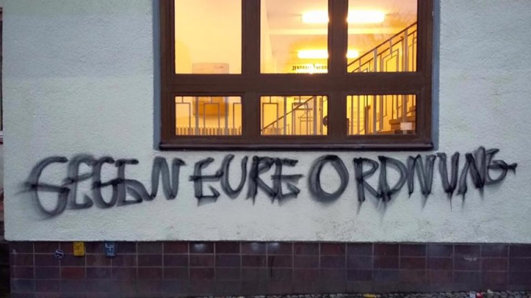 Dieser Schriftzug wurde an die Wand gemalt Foto: Facebook Franziska Giffey