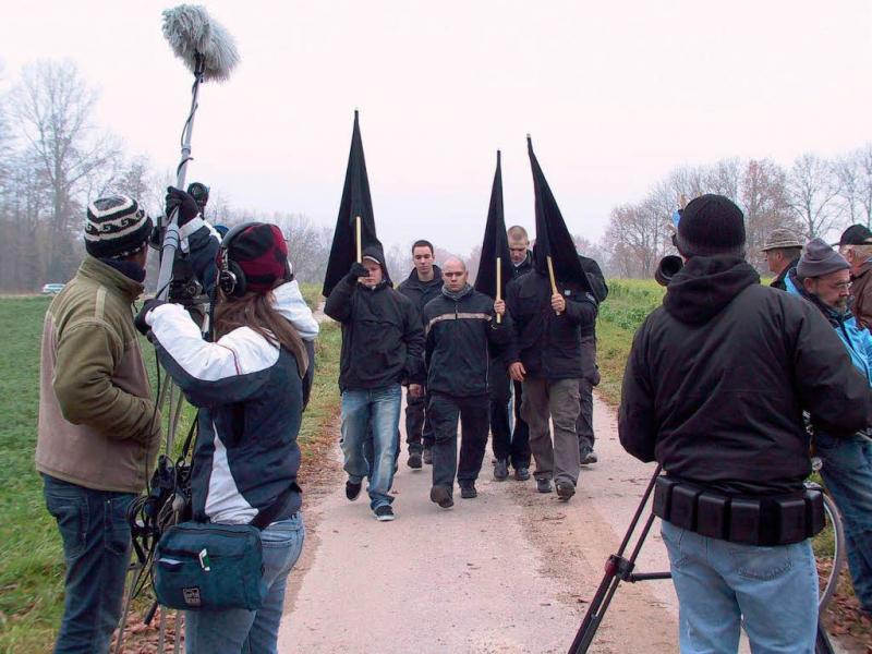 NPD-Anhänger im Jahr 2007 auf dem Weg zur Kundgebung am Panzergraben.