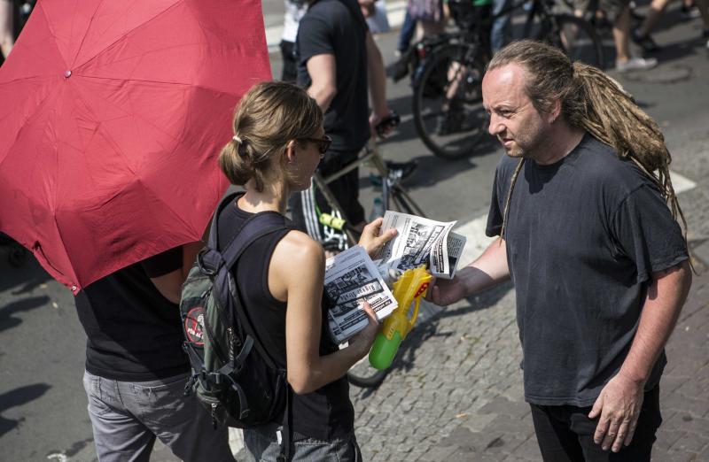 Viele Flyer wurden an Passant*innen verteilt