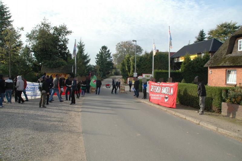 Kundgebung vor dem “Eselpark Nessendorf”