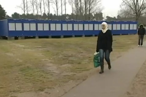 Container-Unterkünfte auf dem Gelände der ZAST in Eisenhüttenstadt (Quelle: Screenshot des ZDF-Berichtes)