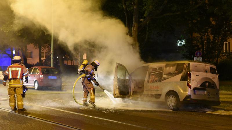 AEG: 23.30 Uhr - Autobrand in der Oderbruchstraße 