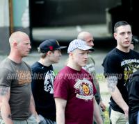 Zu den regelmäßigen Teilnehmer*innen der Frankfurter Neonazis gehören Martin Wilke (links), Eric Hempel (mitte, mit DDR-Shirt) und "Rückreisemanager" Andy Köbke (rechts) (Foto: antifaschistische recherchegruppe frankfurt (oder))