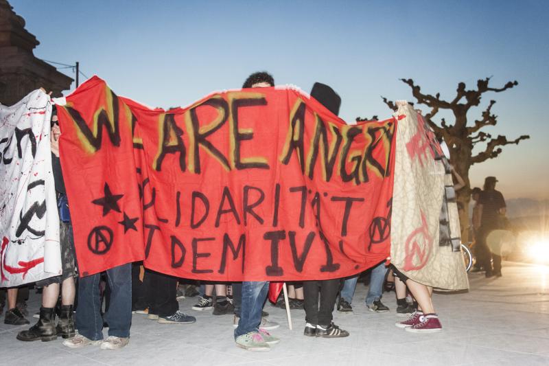 IvI-Solidemo am Rheinufer - Zwischenkundgebung