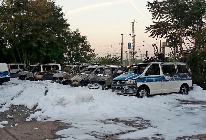 Das Übergreifen der Flammen auf eine angrenzende Lagerhalle konnte verhindert werden.