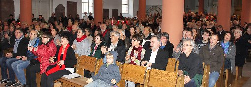 Für manche gab es in der voll besetzten Stadtkirche, wo die Gegenveranstaltung zur Pegida-Kundgebung stattfand, nur noch Stehplätze