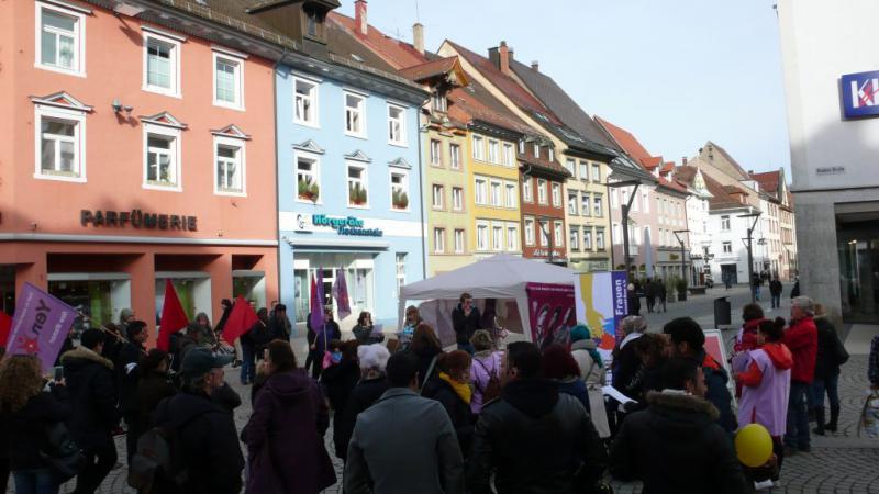 Kundgebung auf dem Latschariplatz