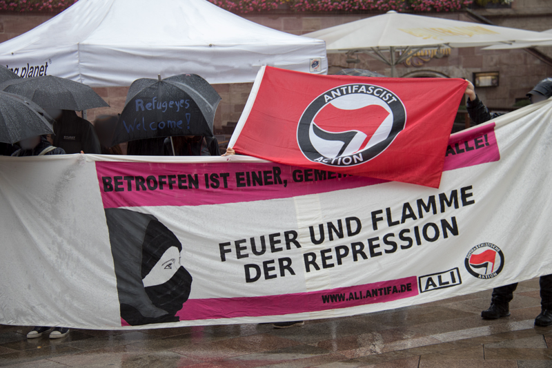 Feuer und Flamme der Repression! Antifa always! 