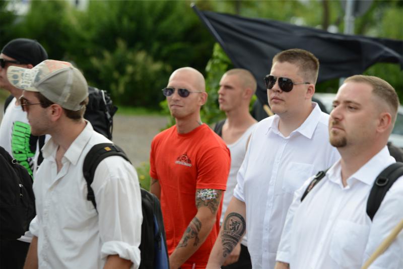 Robert Schönfeld, Gifhorn (rotes T-Shirt) und Felix Hauschild, Braunschweig (2. von rechts mit "Eintracht Braunschweig"-Tattoo