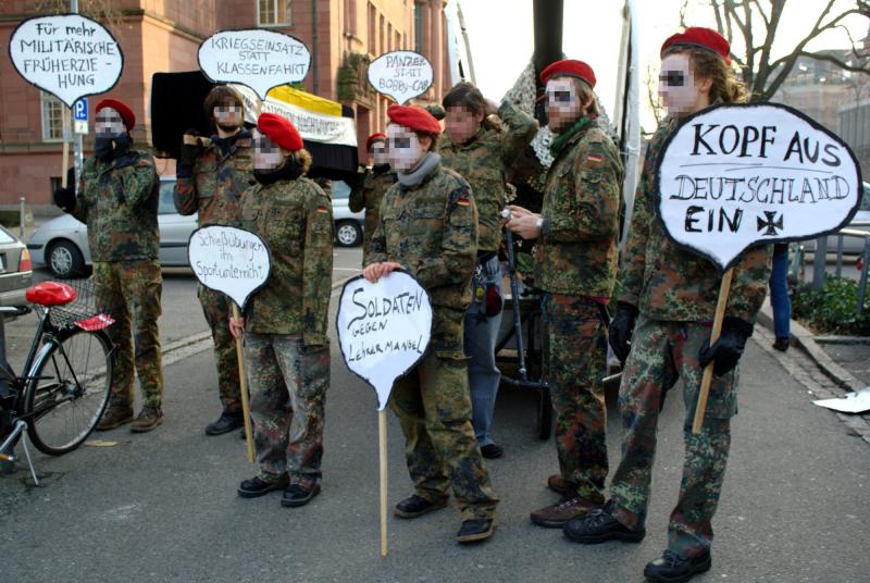 Rebel Clown Army vorm KGI