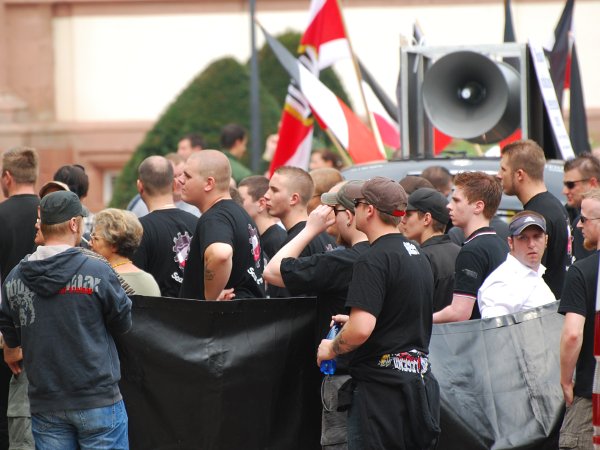 Nazis am Schillerplatz