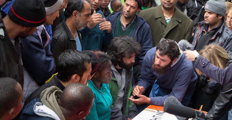 Bild: Pressekonferenz der hungerstreikenden Refugees auf dem Münchener Rindermarkt 2013. Urheber_in: koernerfresser