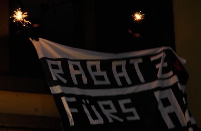 »Rabatz fürs AZ«: spontane Solidaritätsaktion in der Bergheimer Straße