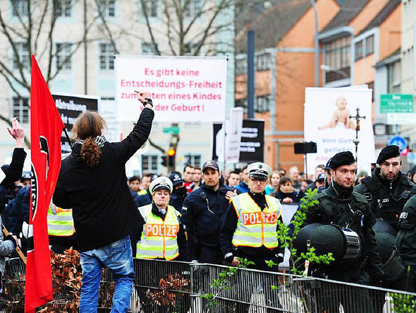 Demo trifft auf Gegendemo