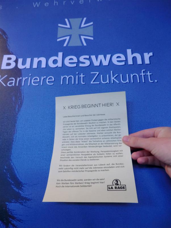 "Krieg beginnt hier"-Flyer