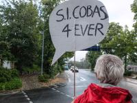 Schild: Cobas for ever!