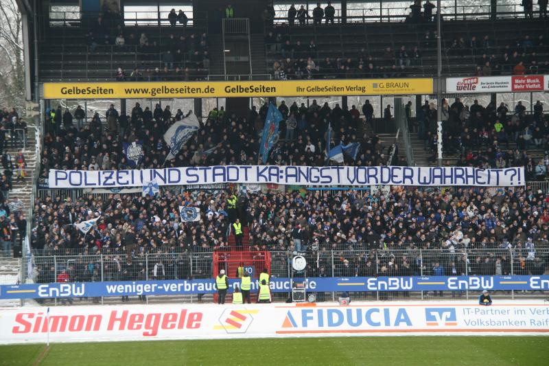 Soliaktion von Fußballsfans.