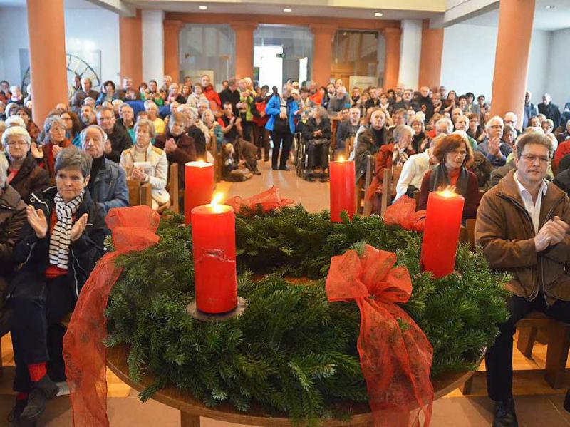 Überwältigende Kundgebung der Solidarität – viele der rund 500 Zuhörer fanden in der Kanderner Stadtkirche keinen Sitzplatz mehr.