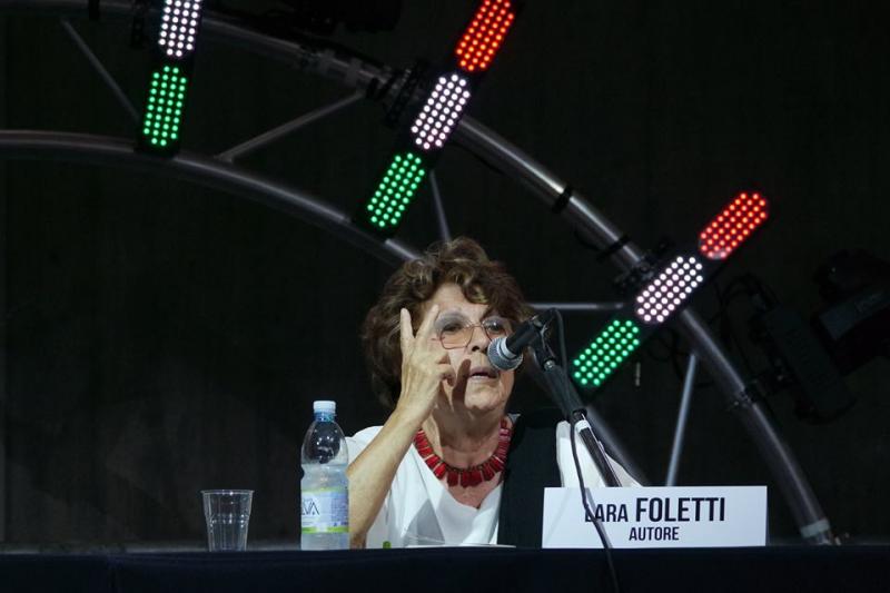 Lara Foletti, Autorin von  “Il sasso che alza il cielo: la mia lunga ricerca della verità sui nonni uccisi dai partigiani”