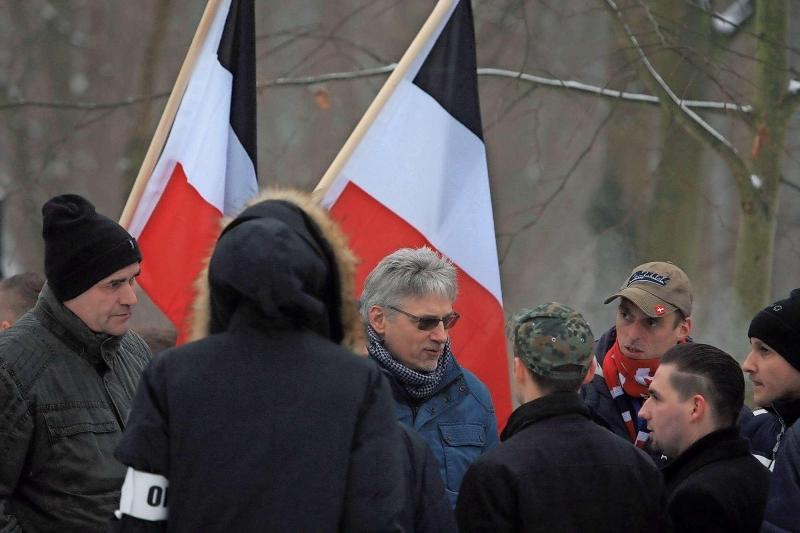 In zweifelhafter Gesellschaft. Gerald Hübner, Mitarbeiter des LKA Berlin, engagiert sich bei "Pegida Havelland".Foto: Presseservice Rathenow