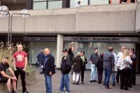 Besucher des AfD-Vortrags und/oder der Jubiläumsveranstaltung der Volksbank