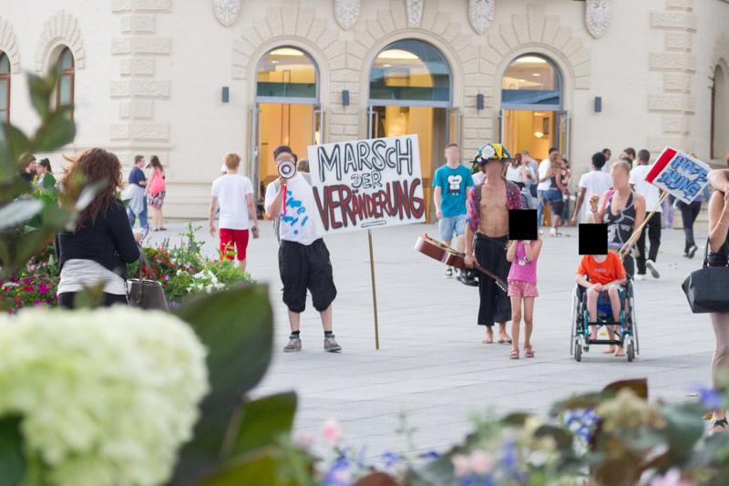 Montagsdemonstrant_innen versuchen Free-Palästina-Kundegebung zu vereinnamen.