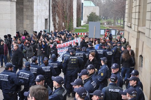 Die Befürworter der Aufwertung des Themas Homosexualität im Schulunterricht demonstrieren in Stuttgart.