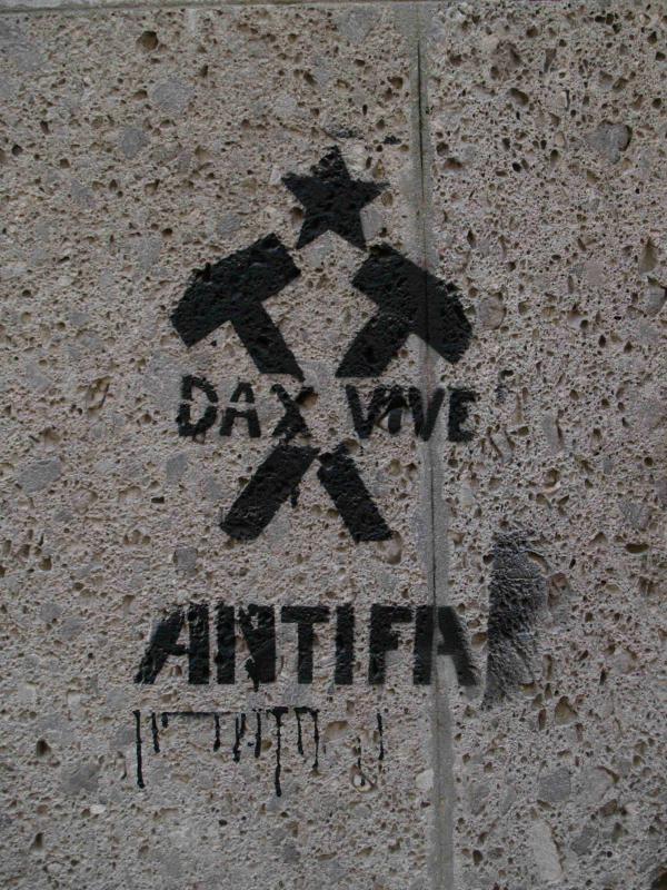 Stencil im Stadtteil II, (Foto: Azzoncao)